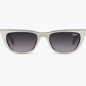 QUAY Australia The Kween Sunnies in Silver/Smoke - 0693LR-7